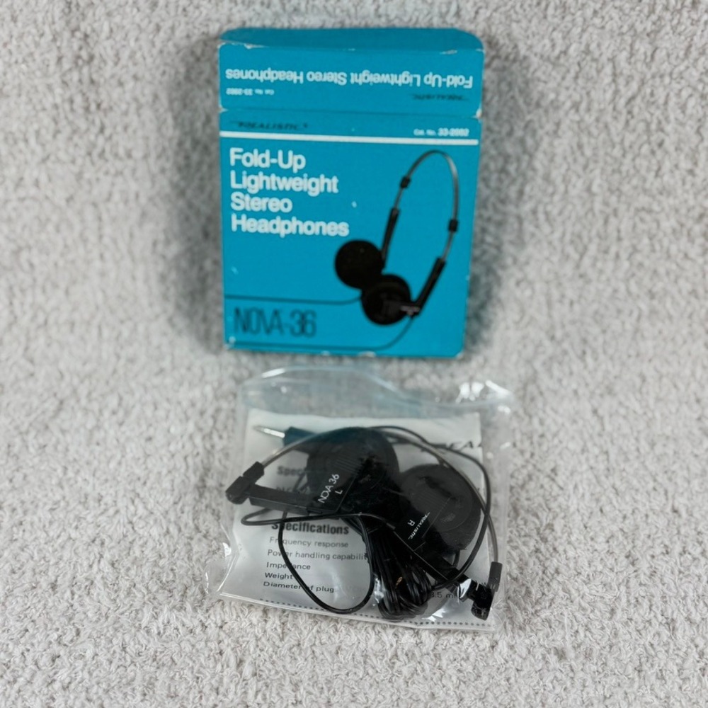 Realistic Nova-36 Vintage Fold-Up Lightweight Stereo Headphones 33-2002 Black